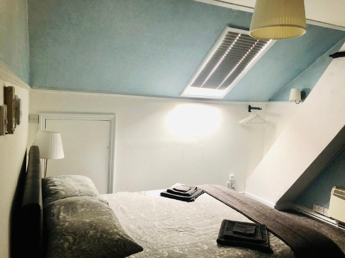 Ac Hideout Apartman Rochford Kültér fotó